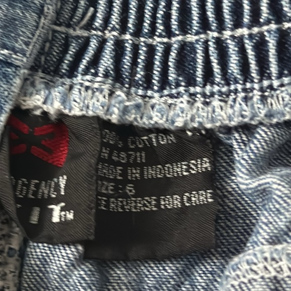 Emergency Exit Jean shorts Size 6 - Picture 6 of 6